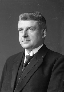 835566 Portret van ds. J.F. (Jan Frederik) Beerens, geboren Amsterdam 4 augustus 1882, Hervormd predikant te Utrecht ...